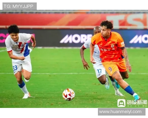 足球巨星怒吼赛场展现霸气瞬间引爆全场激情瞬间解析